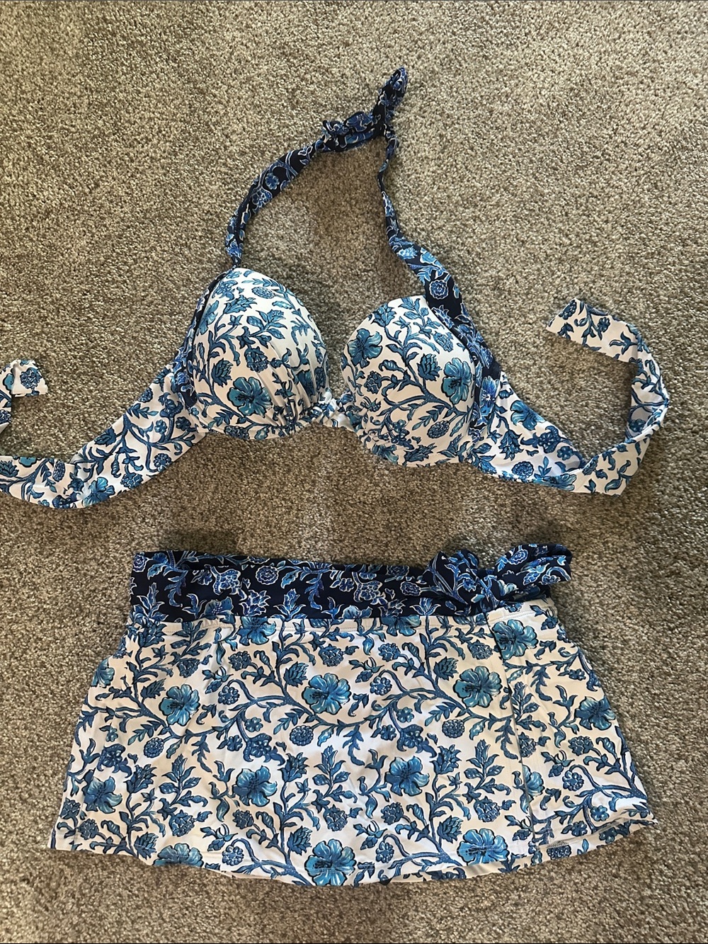 Tommy Bahama Navy and Light Blue Floral Bikini Set. Top 34DD and Bottom M.